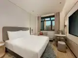 1 King Standard Extra Floor Space