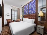Studio Deluxe King Room