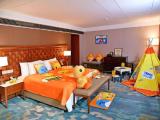 Crown B.Duck Deluxe Family Room