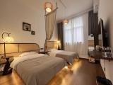 2-bed Room With Courtyard View