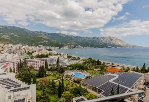 Sea Skyline One-Bedroom Apartment Sea View