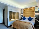 Hyde Park Triple Room