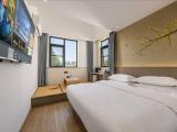 City-View Tatami Scenic Double Bed Room (TV Projection + Air Purifier)