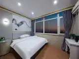 Business Queen Room