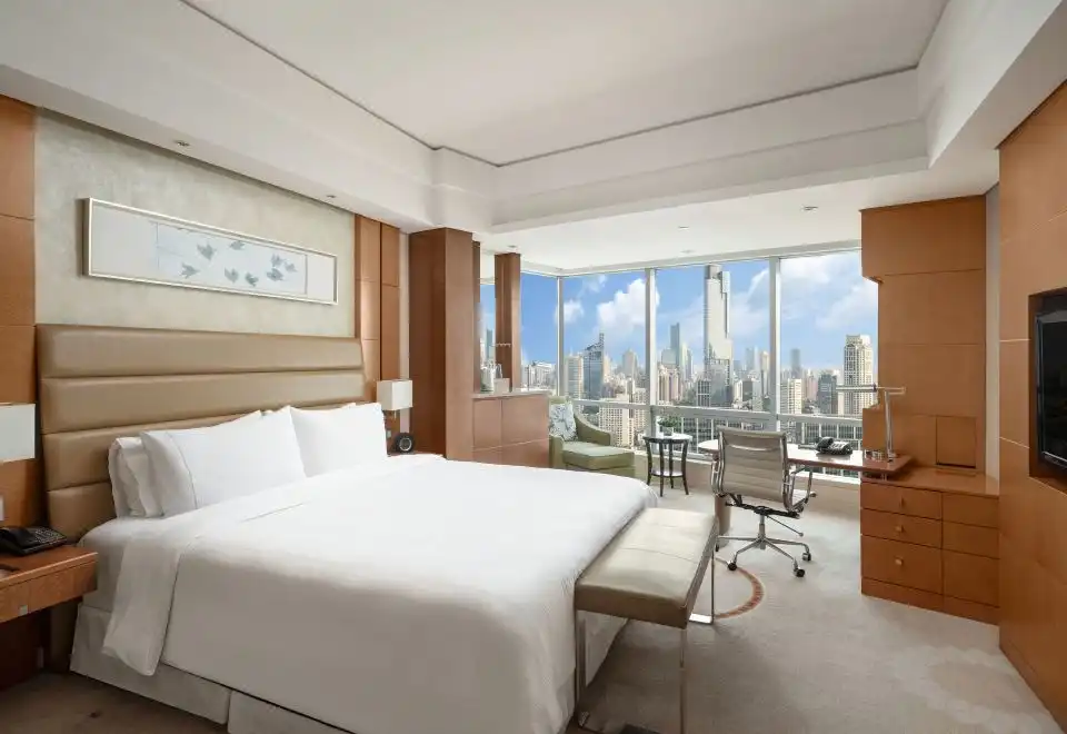 Deluxe Panoramic Queen Room
