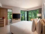 Signature Suite, 1 King, Oceanfront, Corner Room, Balcony