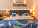 Cozy Family Room(Push The Twin Beds Together)