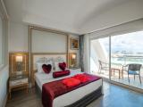 Suite With Hot Tub
