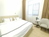 Bed In Cozy 2-bed Room