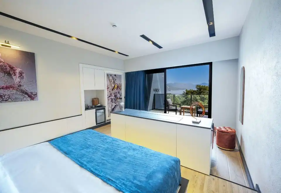 Triple Room With Partial Sea View
