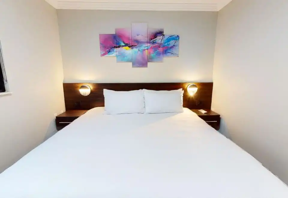 Deluxe One Bedroom Suite with Kitchen