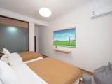 Wind Listening Deluxe Light Luxury Projector Twin Room