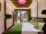 Sunshine Queen Room