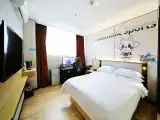 Queen Room With E-sports
