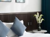 Zhenyue Moon Pillow · Couple's Whisper Double Bed [Customized Deep Sleep Mattress + Negative Ion Hair Dryer]