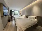 Smart Deluxe Triple Room (Screen Projection TV + Voice Control + Mini Fridge)