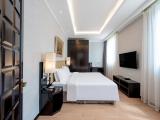 Business Suite (Tub + Mini Fridge + Soft Bathrobe + Safe)