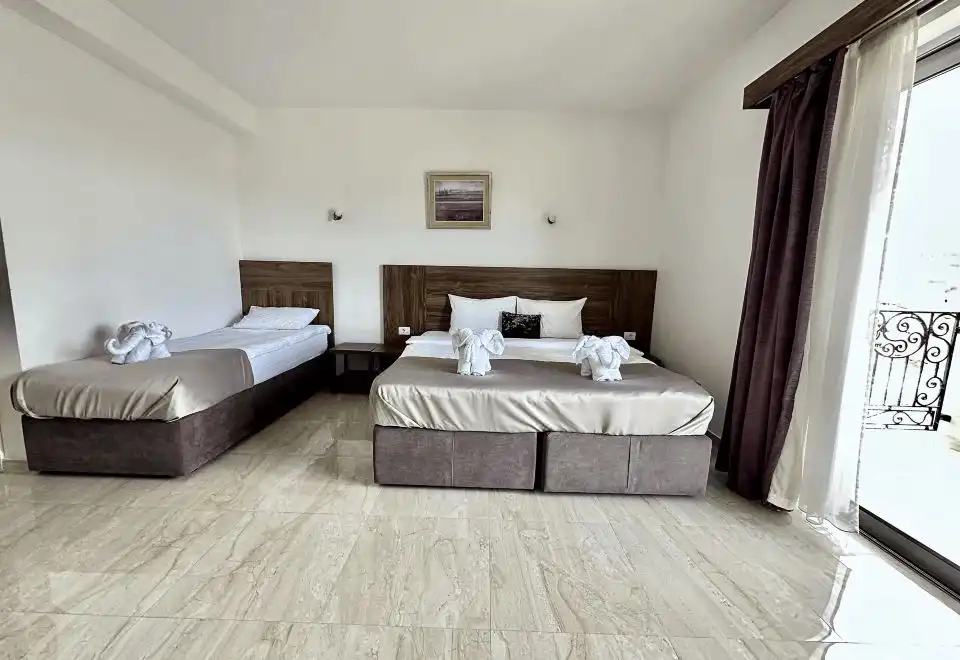 Comfort Triple Room With Balcony And Mountain View