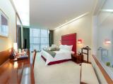 Business Queen Room