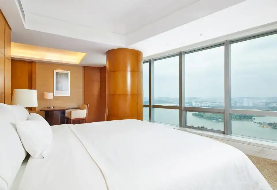 270° Lake-View Sunrise Super Suite (Embracing Zijin Mountain And Xuanwu Lake + Modern Jinling City)