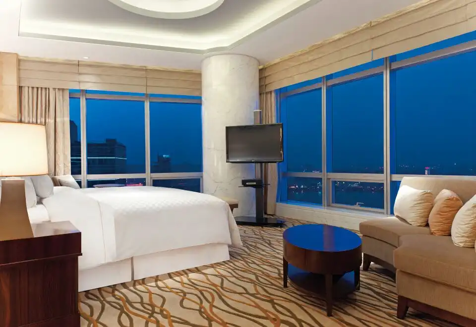Invincible Lake-View Ultra-Wide Presidential Suite (Enjoy Xuanwu Lake And Zijin Mountain Sunrise Jinling City View)