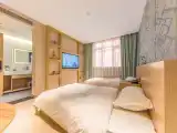 Cozy 2-bed Room