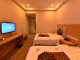 Simple Room (Shared Bathroom)