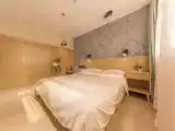 Smart Queen Room