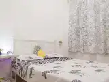 Sunshine Room (Double Bed) (Shared Bathroom)