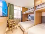 Sunshine Quadruple Room (4 Beds + Bathroom Wet-Dry Separation + Bottled Water)