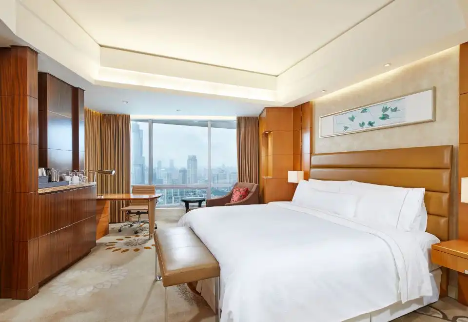 Premium Scenic Double Bed Room (Overlooking Jinling Bustling City View)