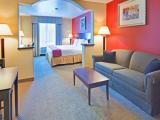 2 Queen Suite Living Area