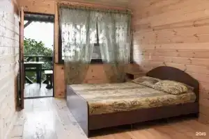 Sosnovyij Bor Gostevoj Dom, Chemitokvadzhe