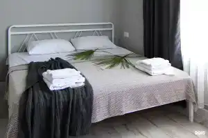 Apartamenty na Ul. Shchirova 34, malenkaya studiya 1 etazh(22 kv.m) "TRI ShAGA""