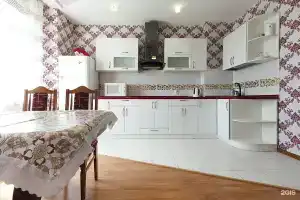 Uyutnyy dom na ploshchadi Karla Marksa Cottage