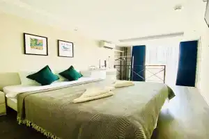 City Crown Apartments