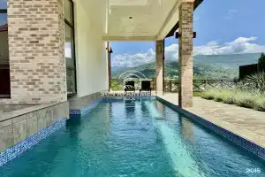 Sun Apartments, Plastunka