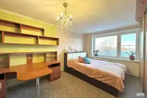 OnegoGrad Apartments, Girvas