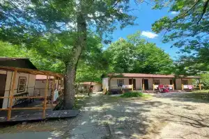 Triumf Guest house, Inal