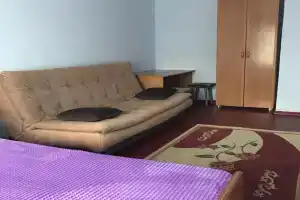 Apartamenty na 05Tolst102, Azov