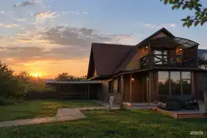 Ohotnichiy domik na ozere Cottage, Kursk