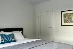 Apartamenty na Moskva, Moskva, Moskovskaya oblast, Leninskiy rayon, derevnya Misaylovo, ulitsa sovremennikov, dom 7, Misailova