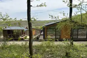 Les Azovskaya Cottage