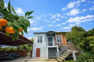 Guest house, Gumista