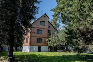 Yudzhin haus Cottage