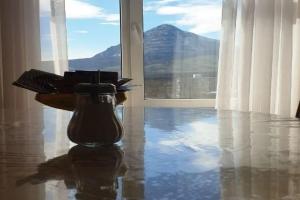 Na Chkalova 37 na sedmom etazhe s vidom na gory v centre Apartments, Mineralnye Vody