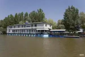 Vzmore Camping, Bakhtemir