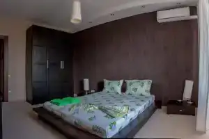 Uyutno kak doma na ulitse Marshala Chuykova Apartments