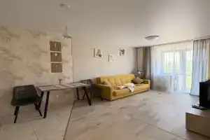 Uyutnaya evrodvushka, s vidom na gory, v tsentre goroda Apartments, Divnogorsk