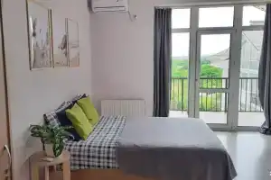 LilyApartHotel, Peresvet